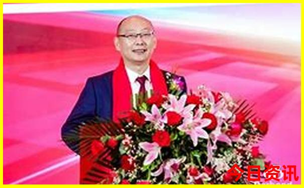 普者黑住景区还是县城